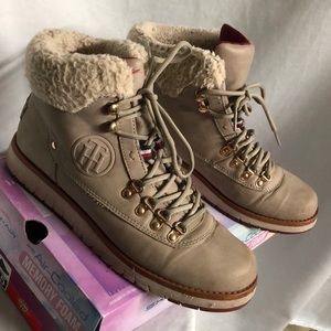 Tan like wool faux fur topped Tommy Hilfiger 7.5 TWHadley-C hiking boots